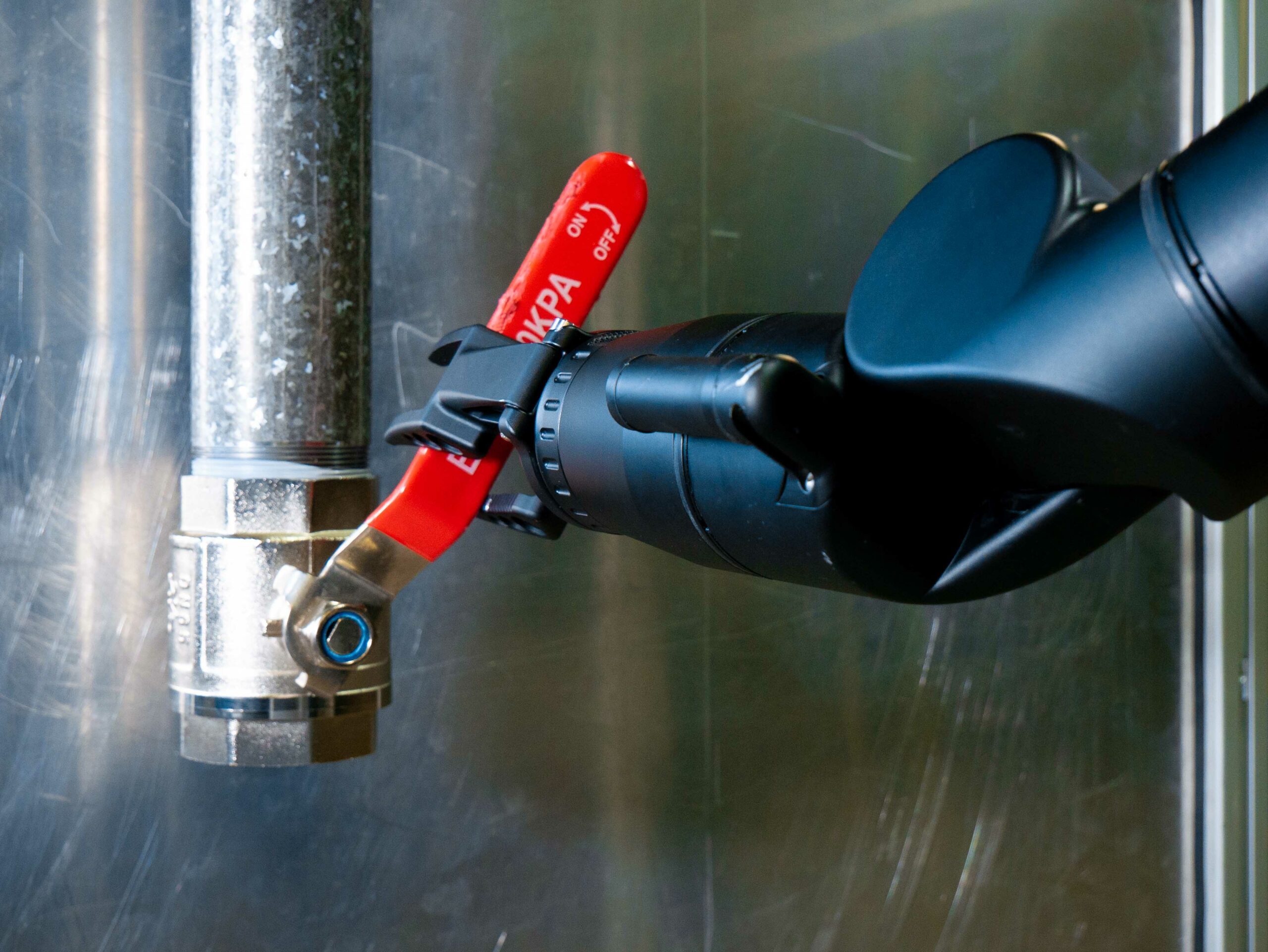 Control Options of a Robotic Manipulator: Improving Efficiency in Remote Operations