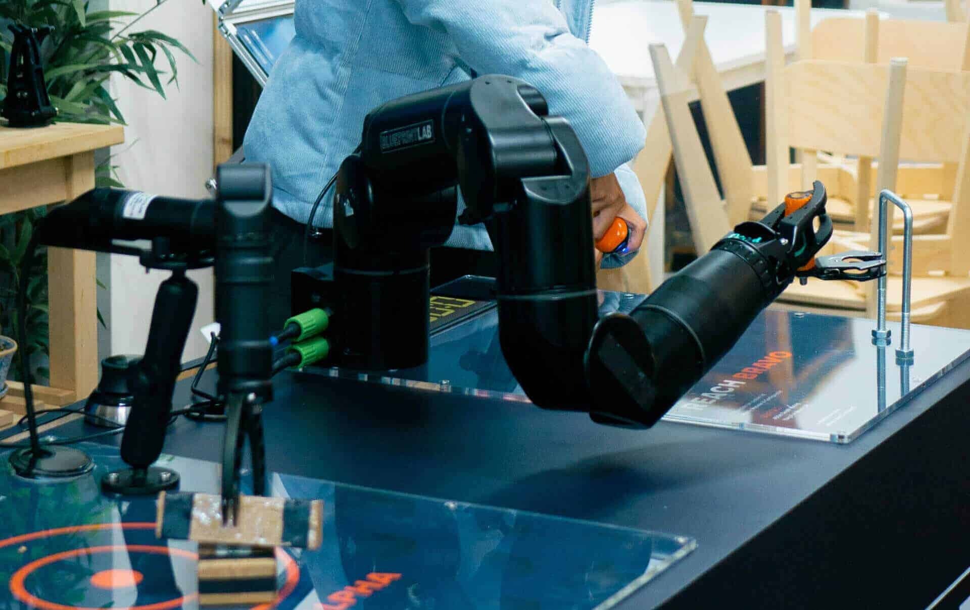 What is a robotic manipulator?