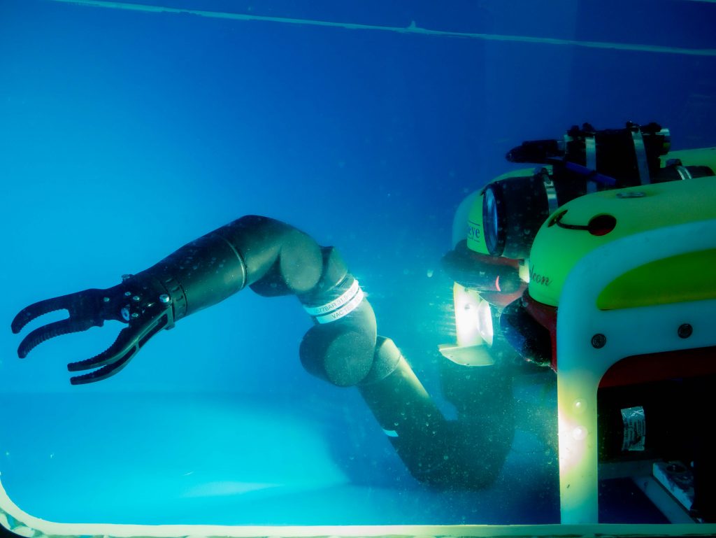 The Breach Bravo submerged in the test tank with Seaeye Falcon